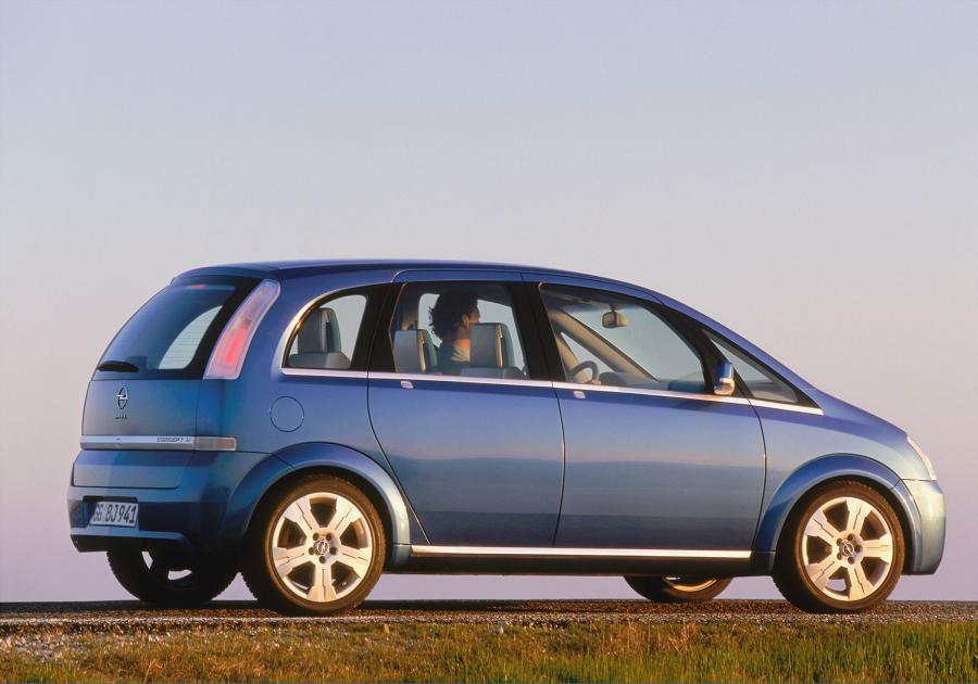  Opel Concept M 2002 года  (фото 7 из 25)
